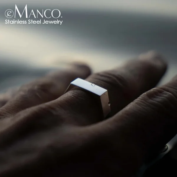 Anel Masculino em Aço Inoxidável Banhado a Ouro 18K